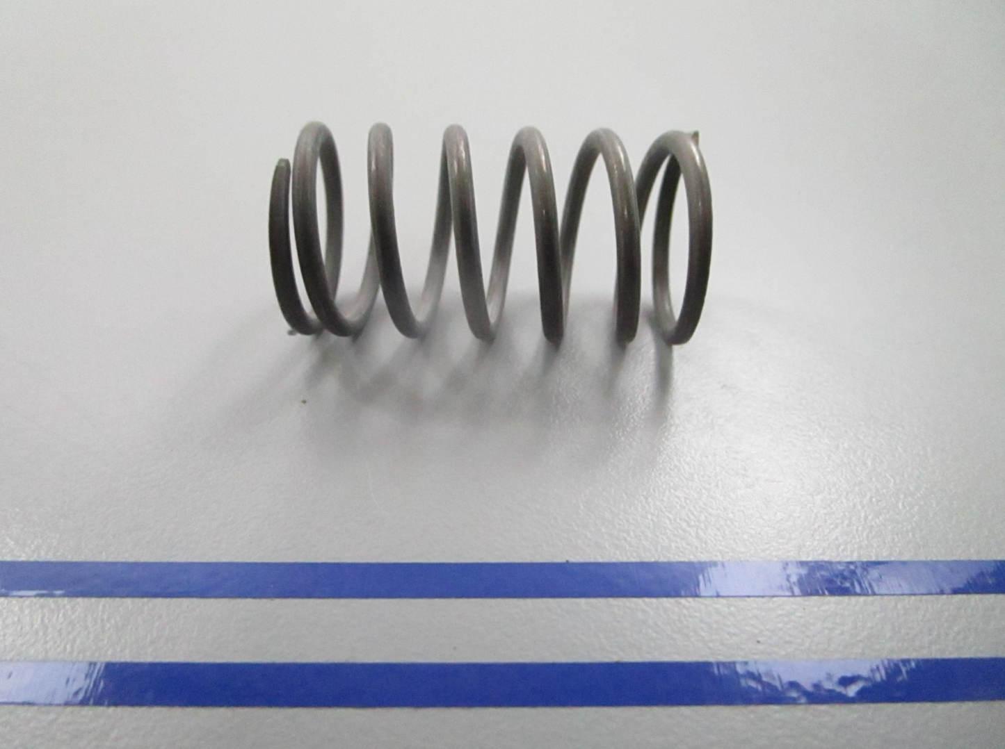 *NEW OEM* 0810 OMC Johnson Evinrude Spring 301656 0301656