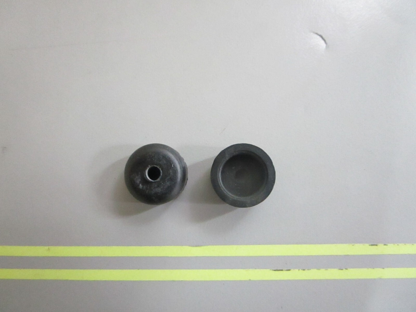 *NEW OEM* (LOT OF 2) 0810 OMC Johnson Evinrude Bumper 311371 0311371