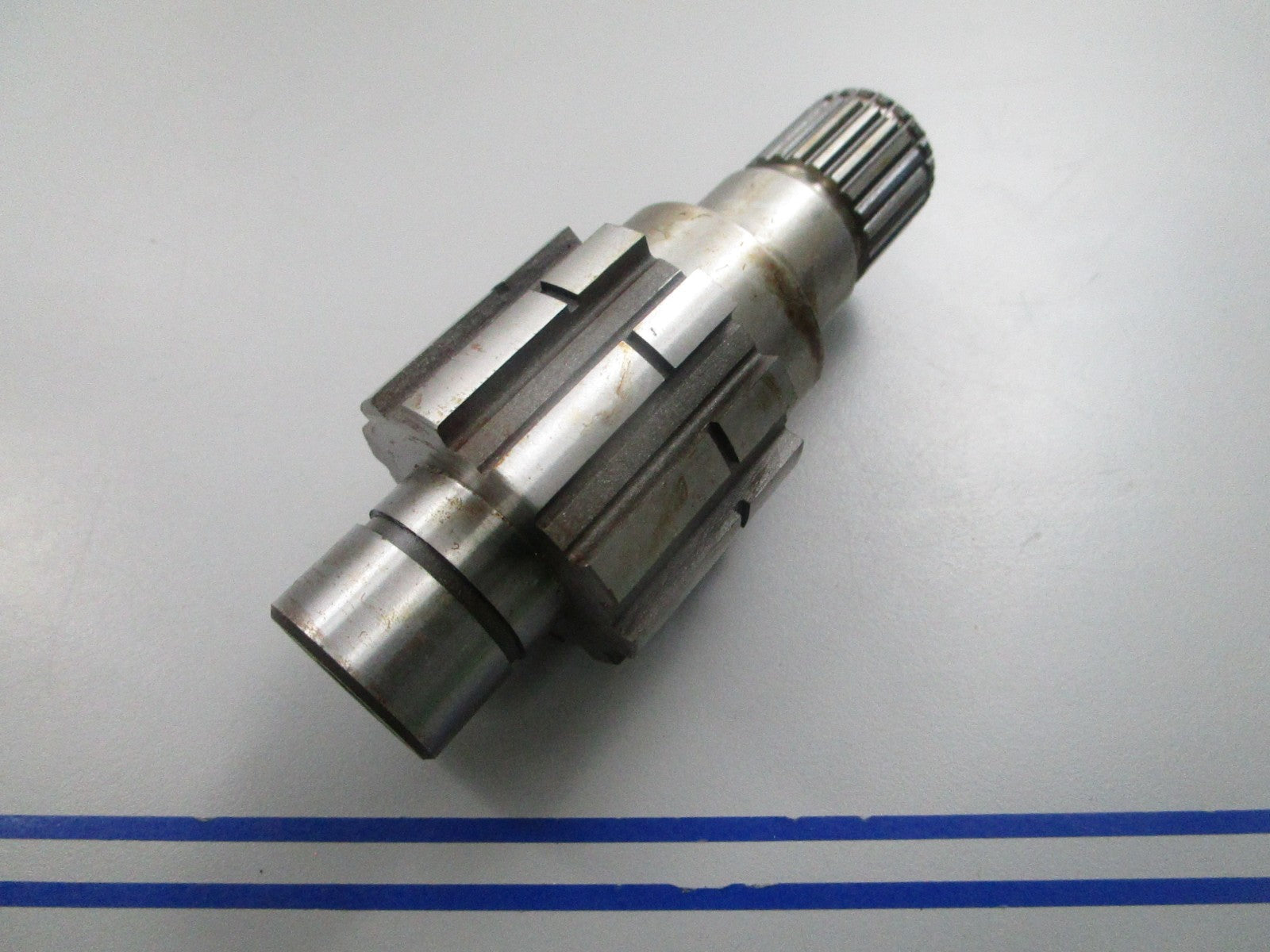 NEW OEM OMC Johnson Evinrude 982593 0982593 Shaft 0810