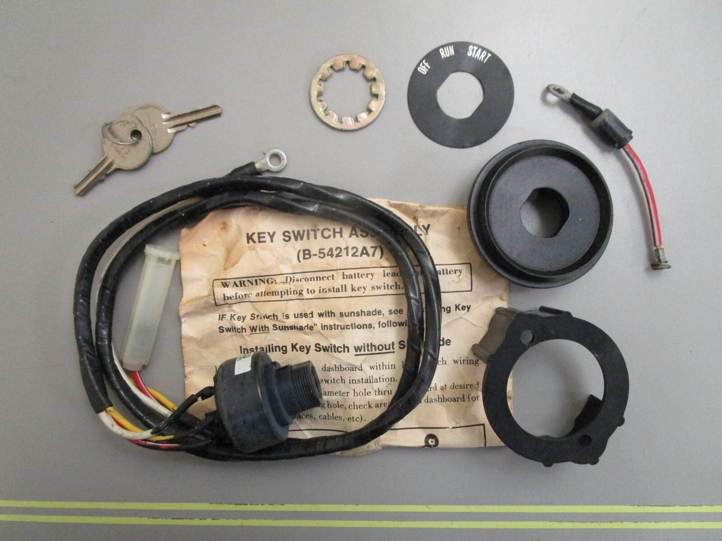 *NEW OEM* 0820 Mercury Quicksilver Key & Switch Assy 54212A7