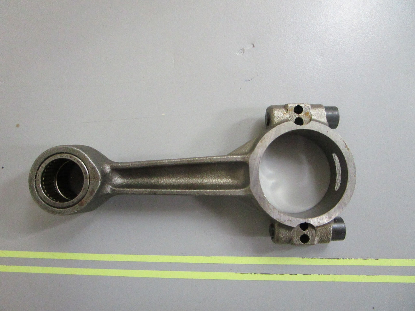 *NEW OEM* 0810 OMC Johnson Evinrude Connecting Rod 304690 0304690