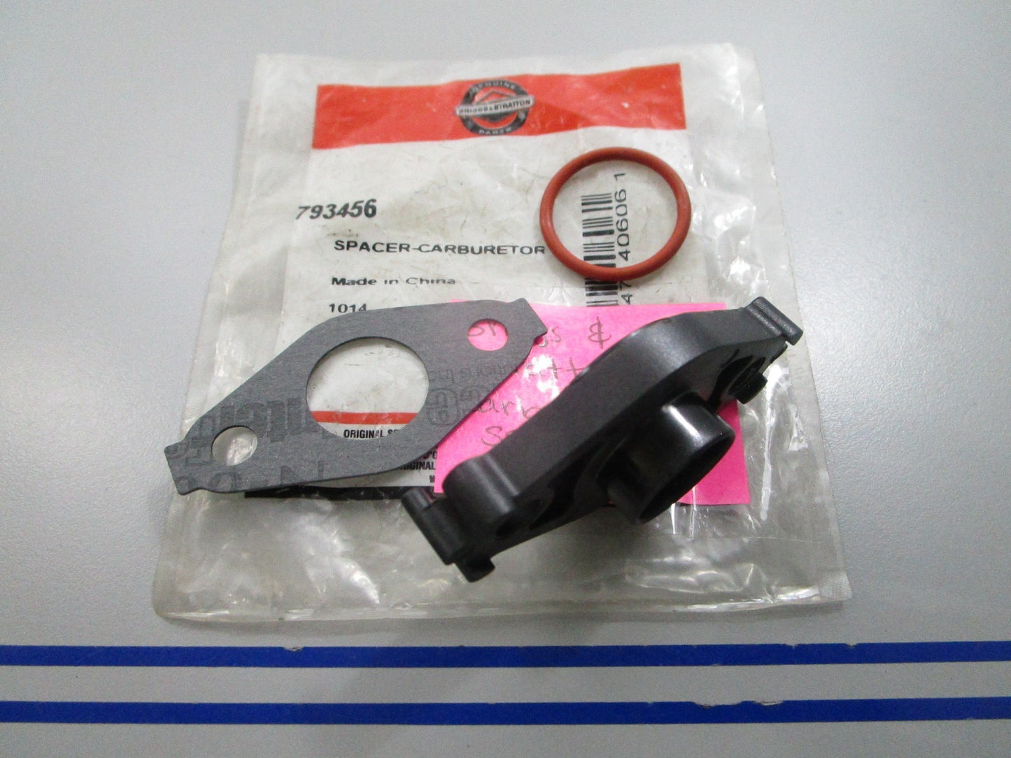 *NEW OEM* 0810 Briggs & Stratton Carburetor Spacer 793456