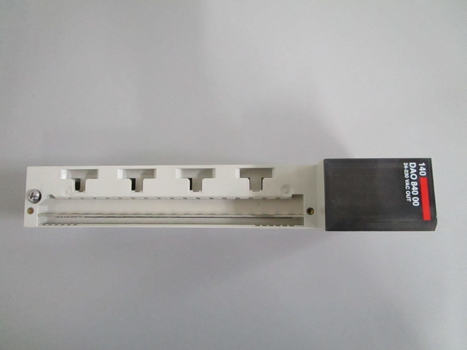 Schneider 140DAO84000 Modicon Quantum Discrete Output Module NEW OEM 0820