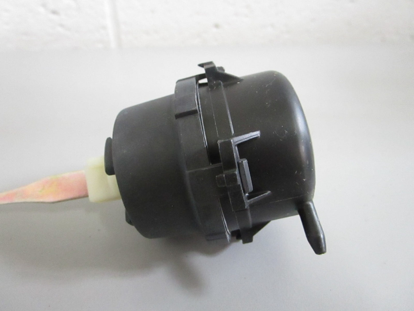 NEW OEM 1248000275 Mercedes-Benz Vacuum Element 0820