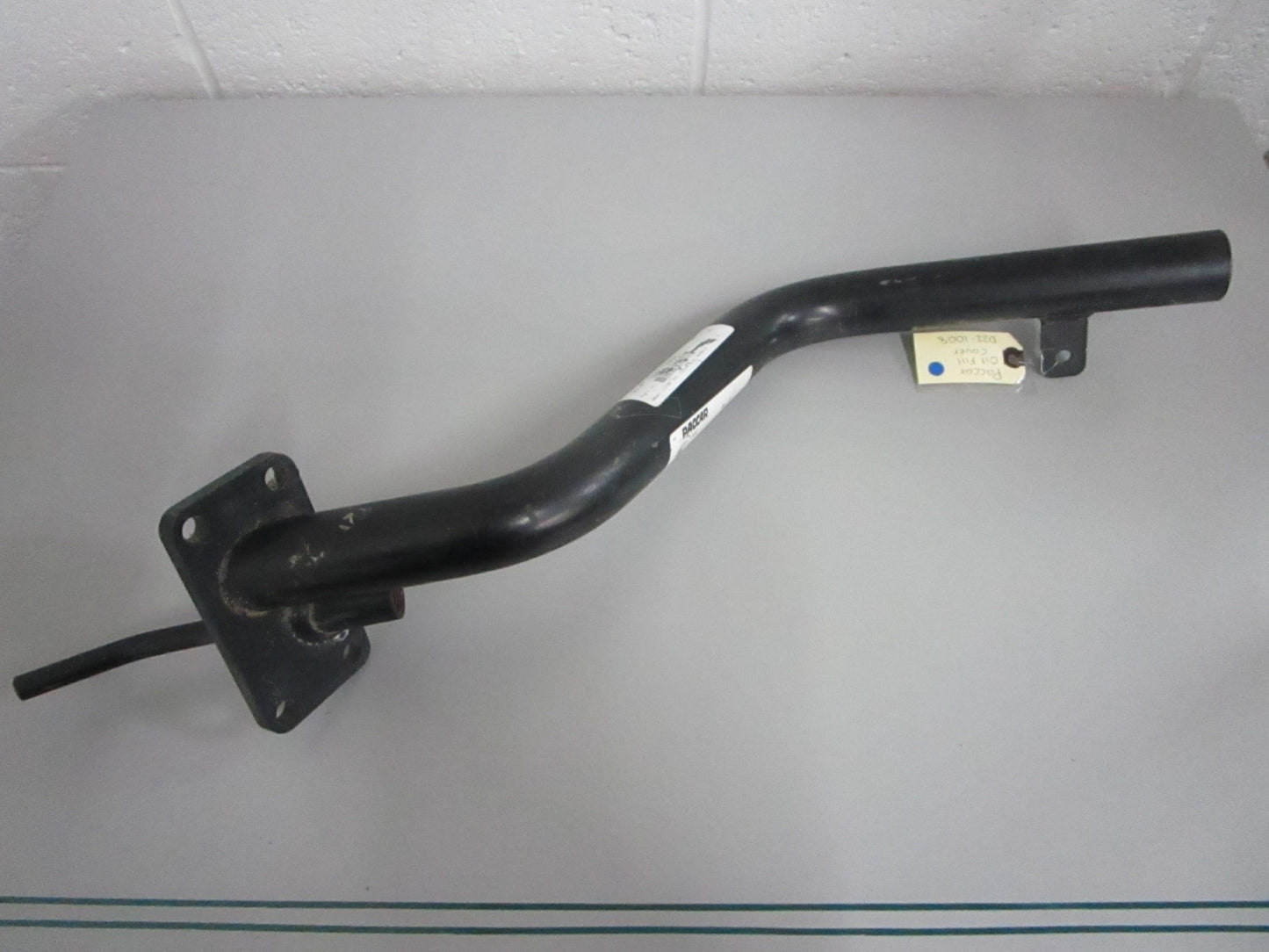 NEW OEM D22-1008 Paccar Oil Fill Cover 0820