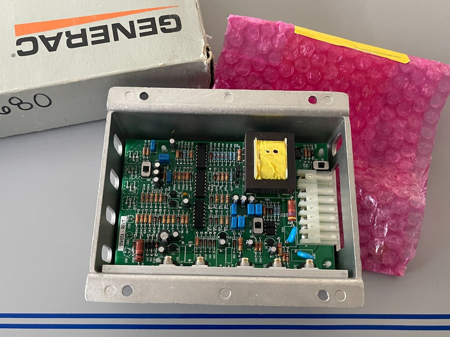*NEW OEM* 0720 Generac Voltage Regulator 067680