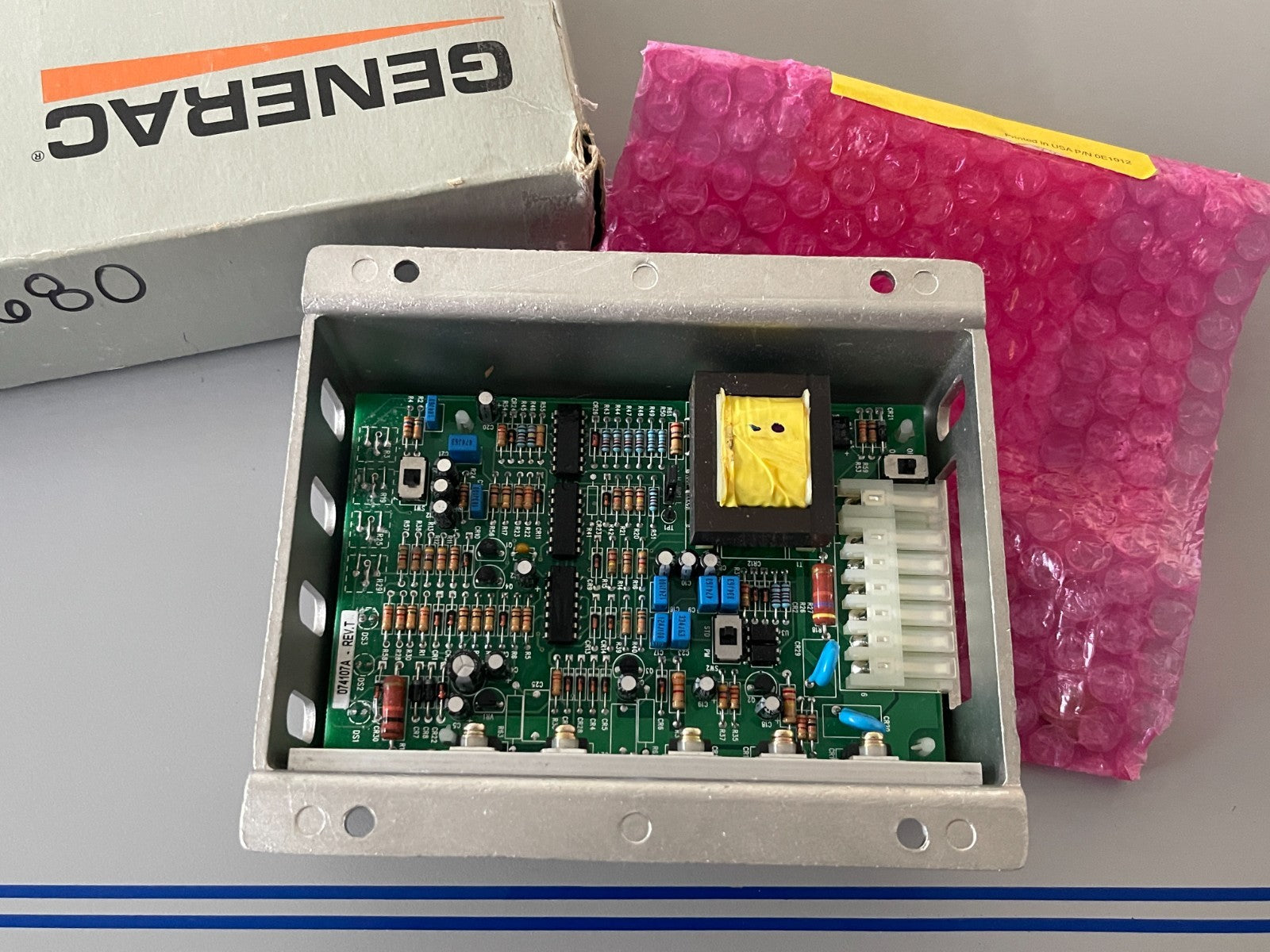 *NEW OEM* 0720 Generac Voltage Regulator 067680