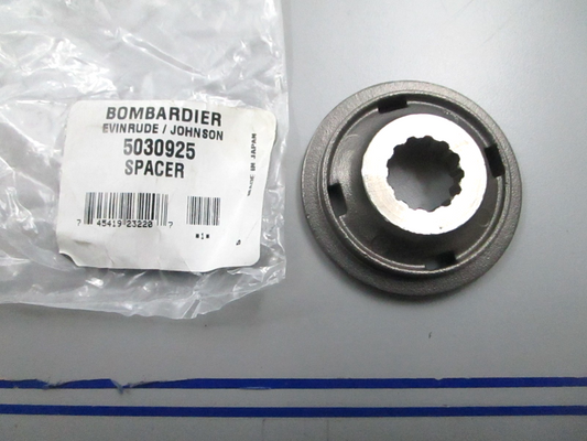 *NEW OEM* 0810 OMC Johnson Evinrude Spacer 5030925