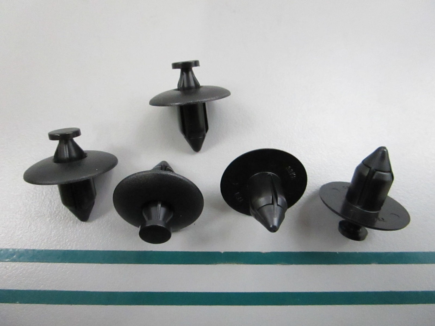 NEW OEM (LOT OF 5) 3303-592 Arctic Cat Clip Mudguard 0810