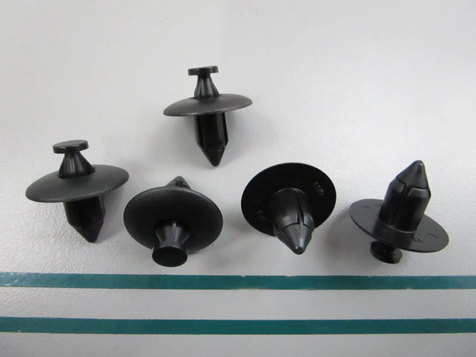 NEW OEM (LOT OF 5) 3303-592 Arctic Cat Clip Mudguard 0810