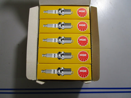 *NEW* (LOT OF 10) 0810 NGK Spark Plug BP8HS-15