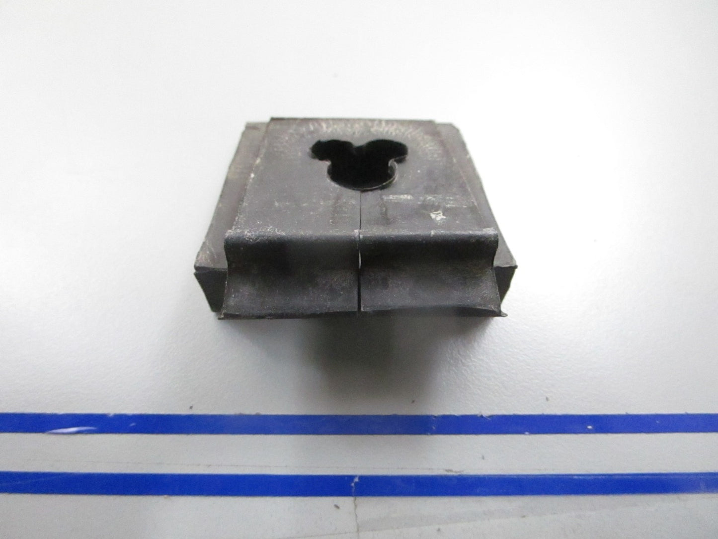 *NEW OEM* 0810 OMC Johnson Evinrude Grommet 332416 0332416