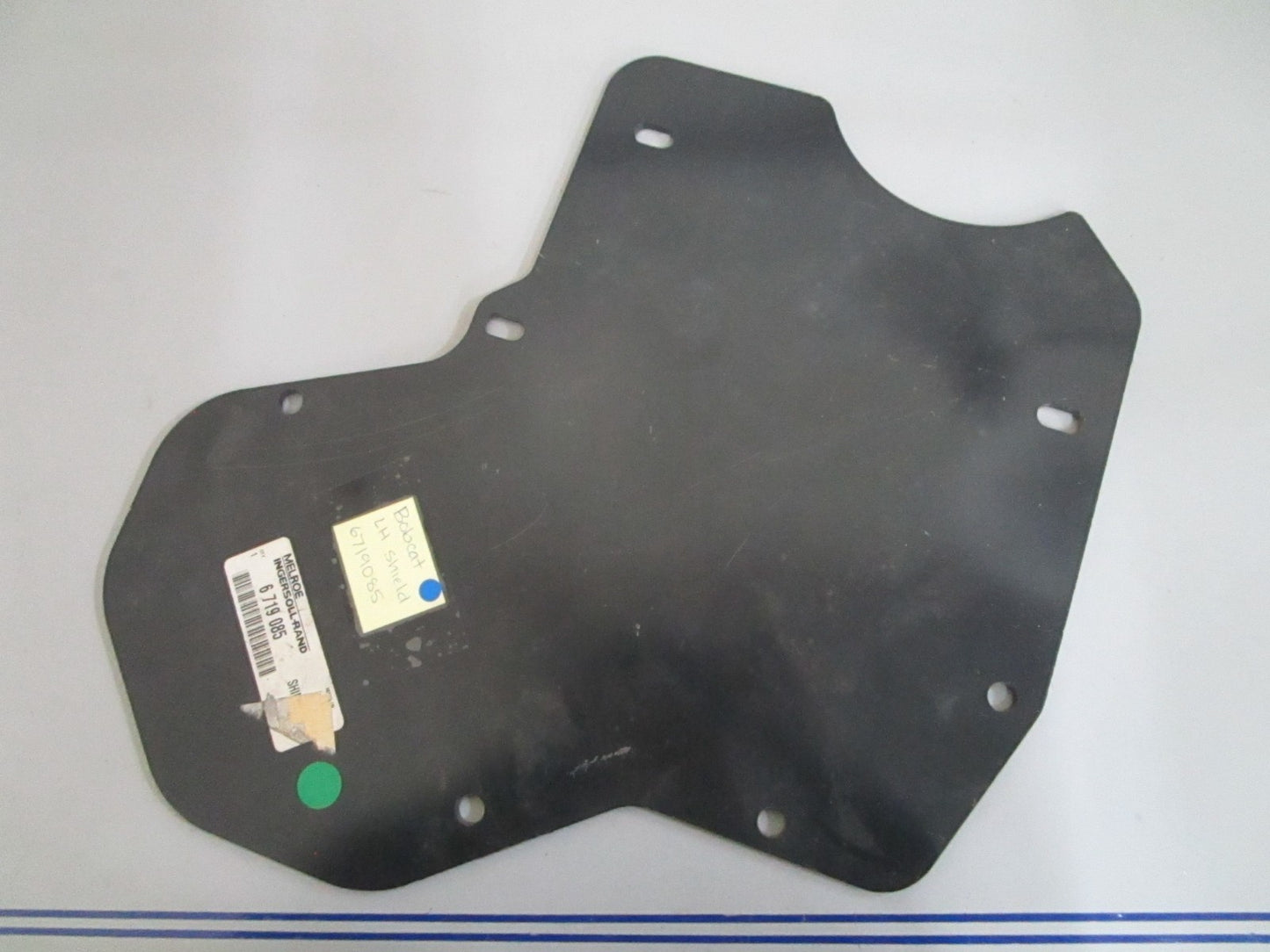 *NEW OEM* 0820 Bobcat LH Shield 6719085