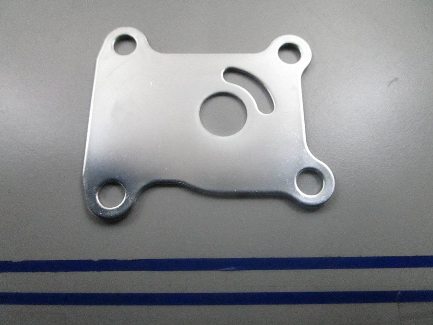 *NEW OEM* 0810 OMC Johnson Evinrude Impeller Housing Plate 318995 0318995