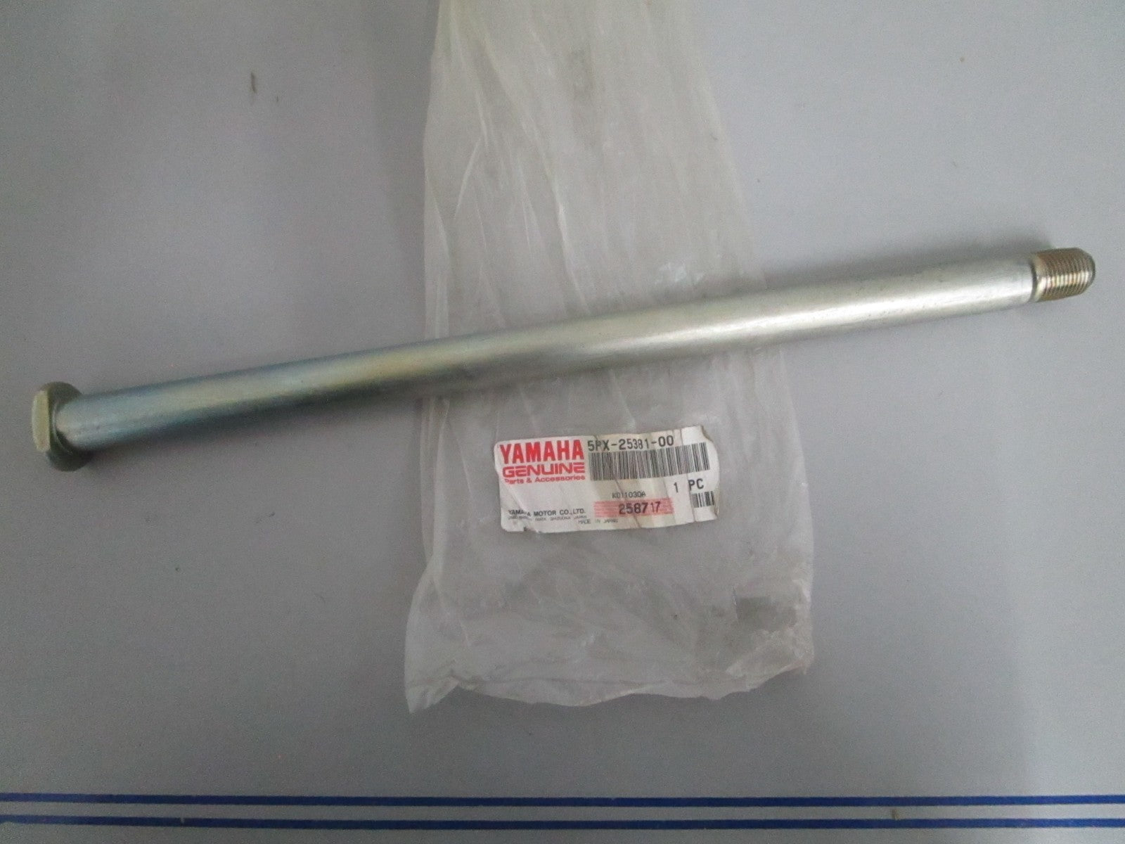 NEW OEM 5PX-25381-00-00 Yamaha Wheel Axle 0820