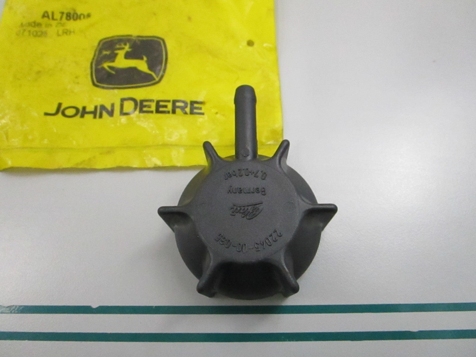 John Deere NEW OEM Radiator Filler Cap AL78005 6000 7000 Series 0810