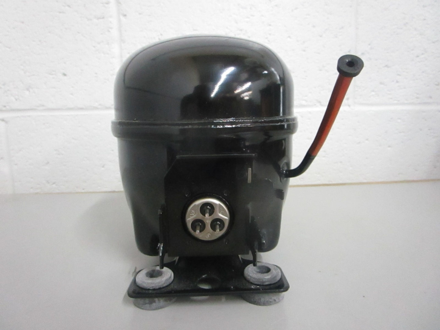 *NEW OEM* 0820 Electrolux Compressor Assy 5304519758