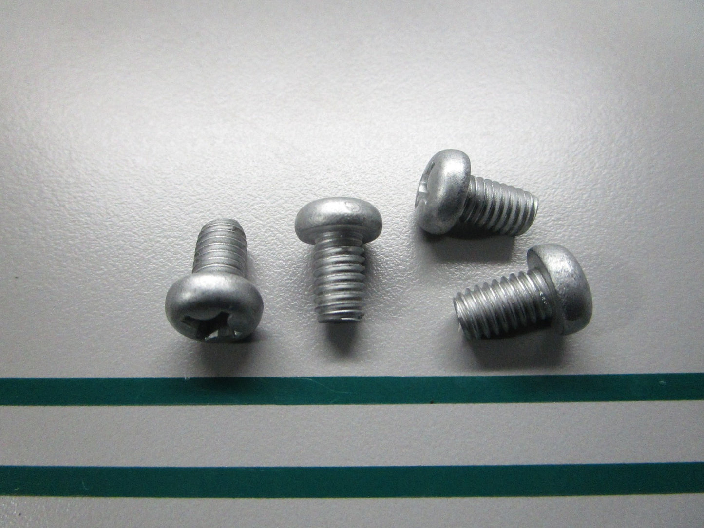 NEW OEM (LOT OF 4) 09125-06063 Suzuki Screw 0810