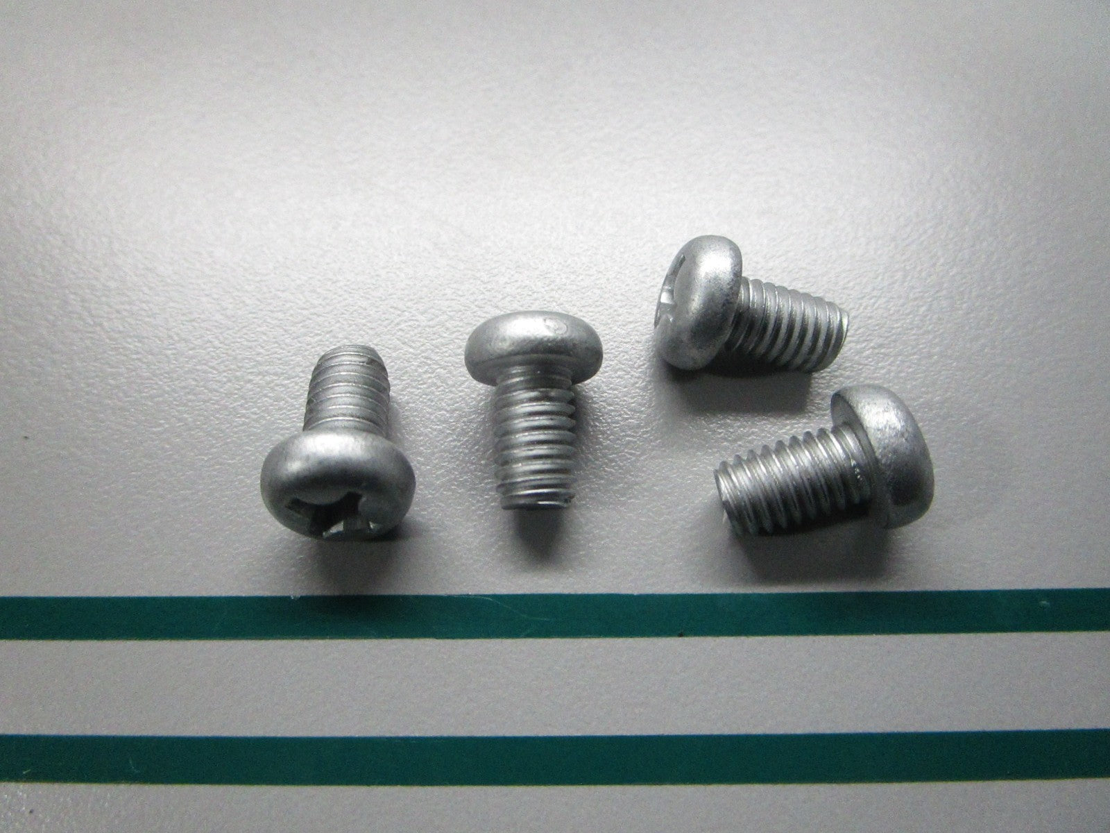 NEW OEM (LOT OF 4) 09125-06063 Suzuki Screw 0810