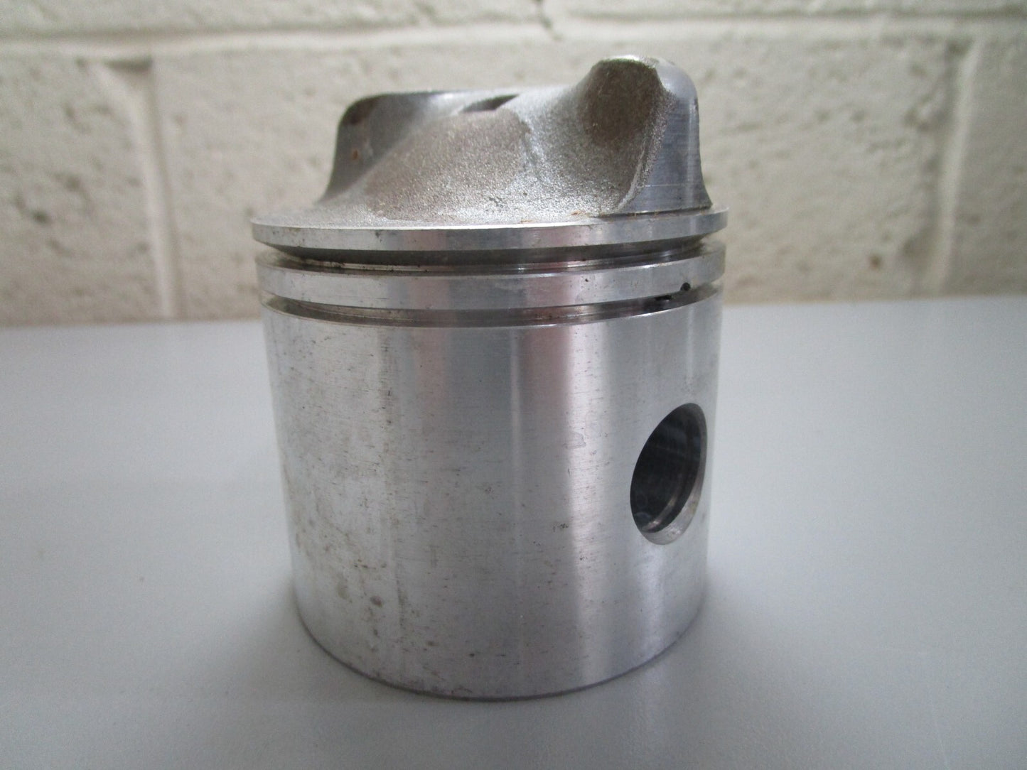 *NEW OEM* 0820 OMC Johnson Evinrude Piston 385339 0385339 317562