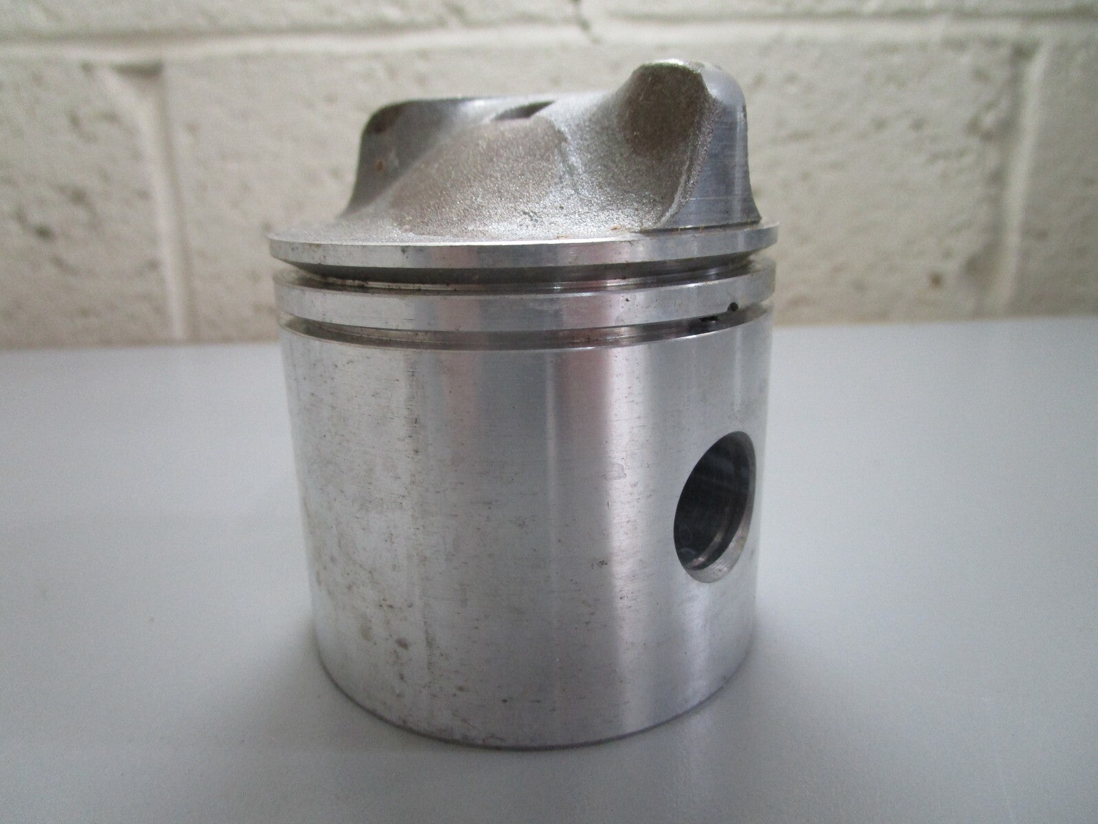 *NEW OEM* 0820 OMC Johnson Evinrude Piston 385339 0385339 317562