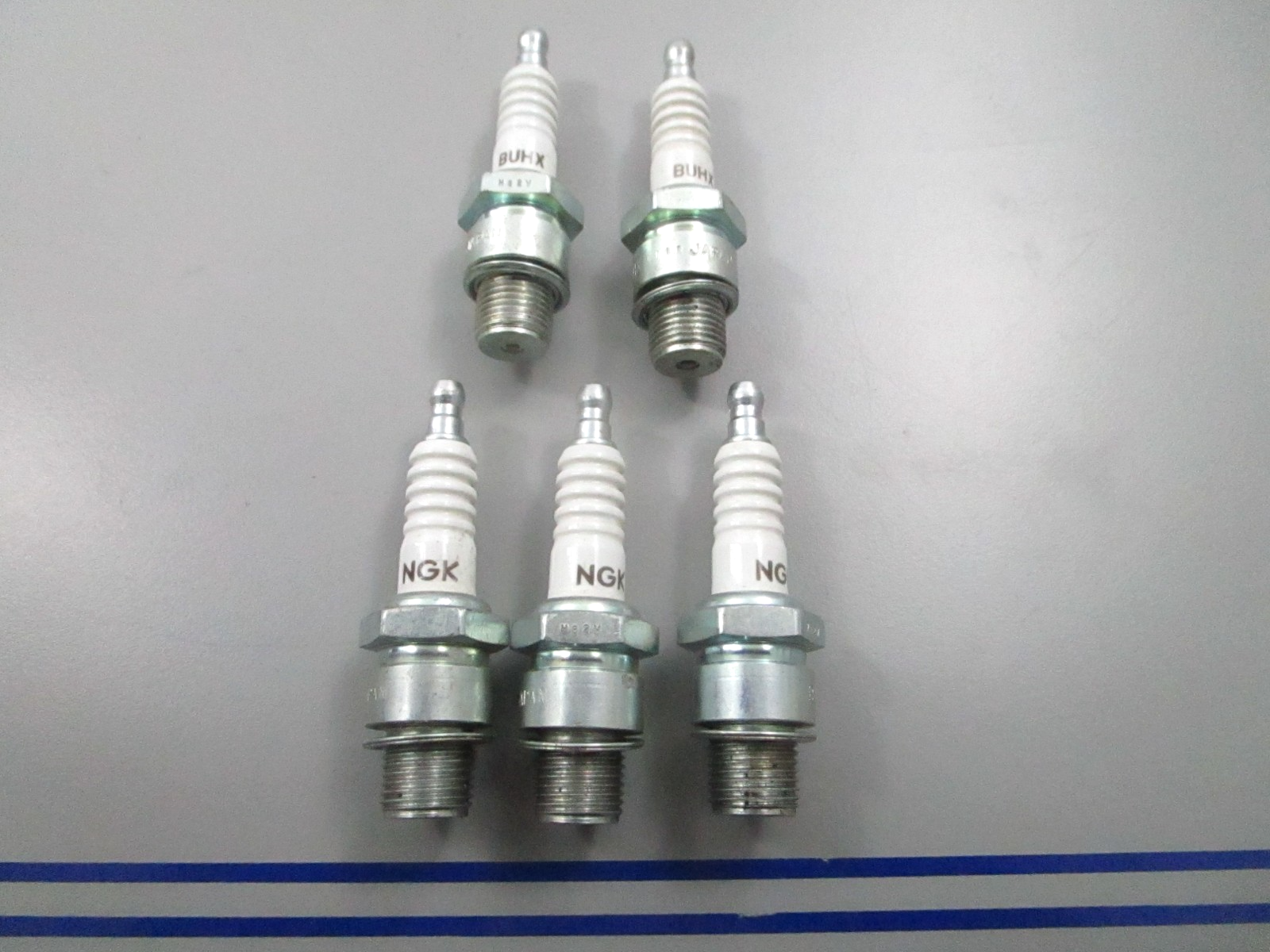 *NEW* (LOT OF 5) 0810 NGK Spark Plug BUHX