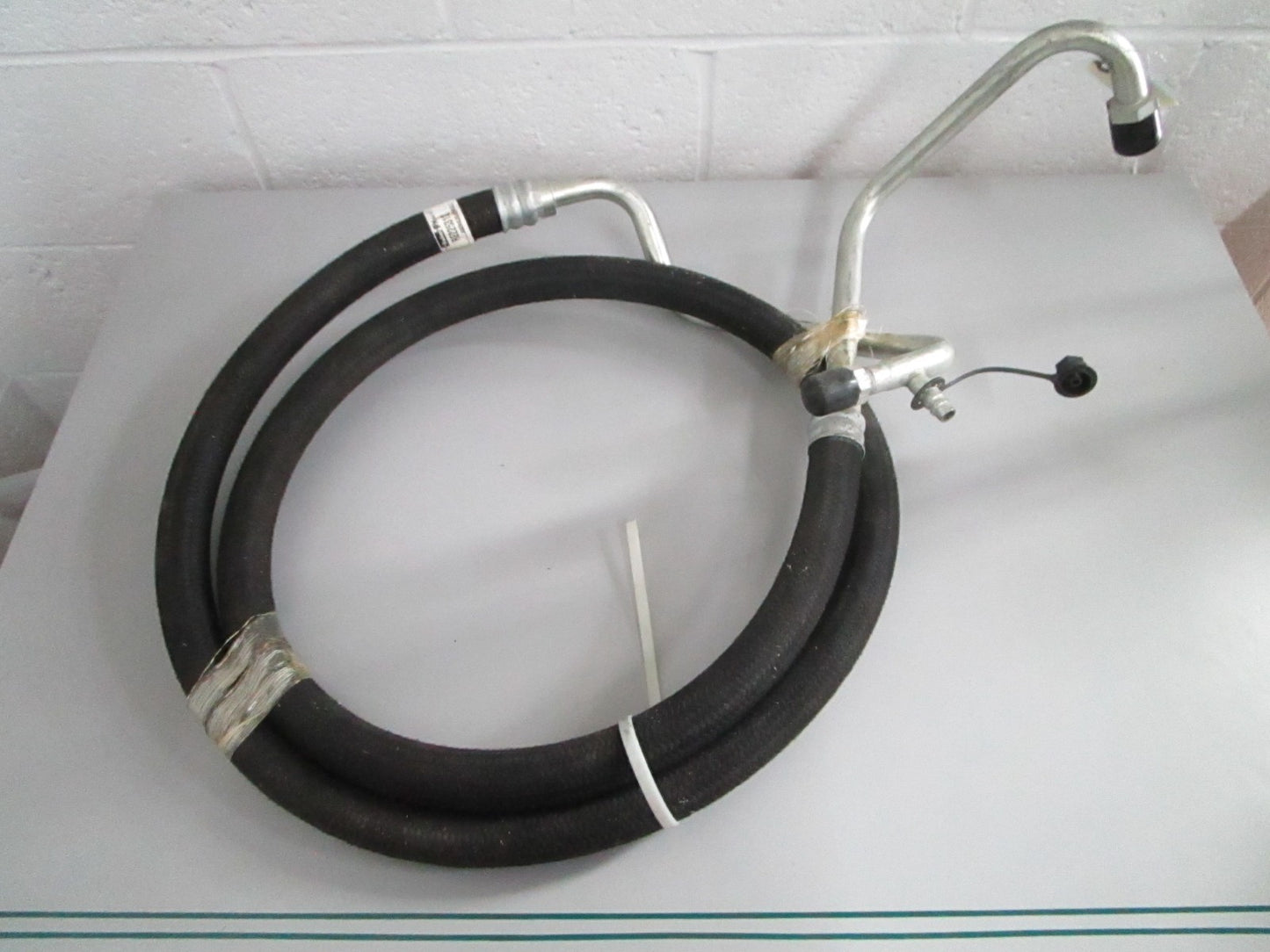 NEW OEM RE225312 John Deere Line 0820