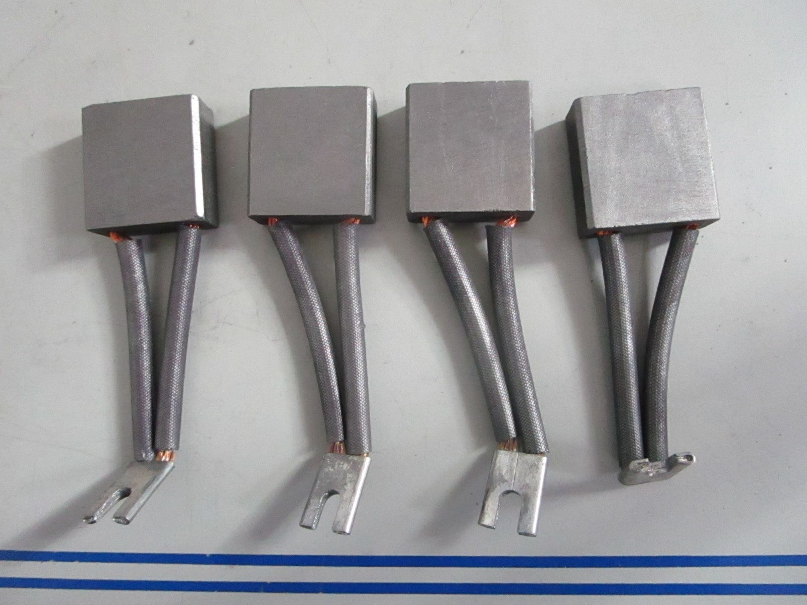 NEW OEM 520399814 Yale 4 Brush Set 0820