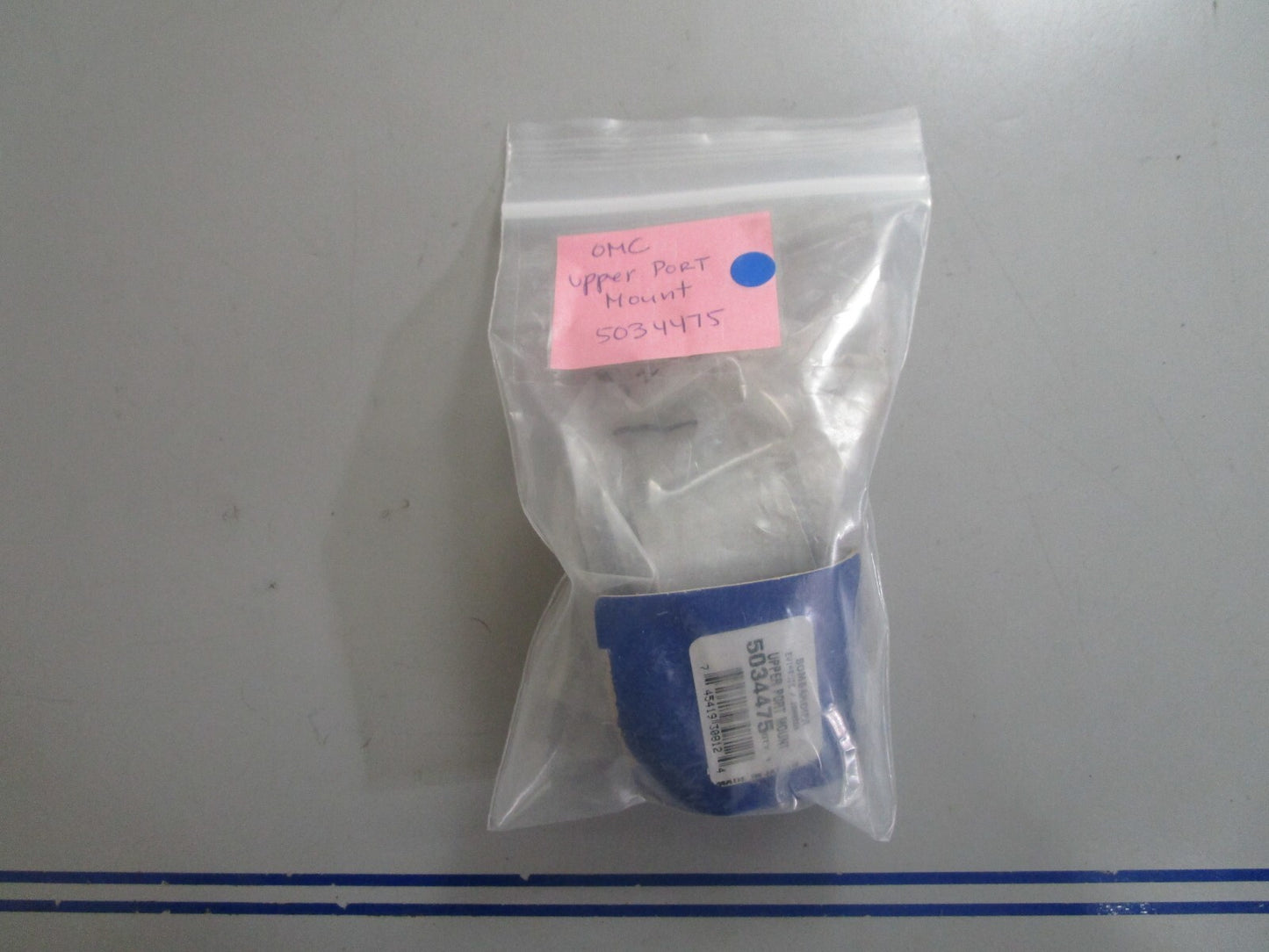 *NEW OEM* 0810 OMC Johnson Evinrude Upper Port Mount 5034475