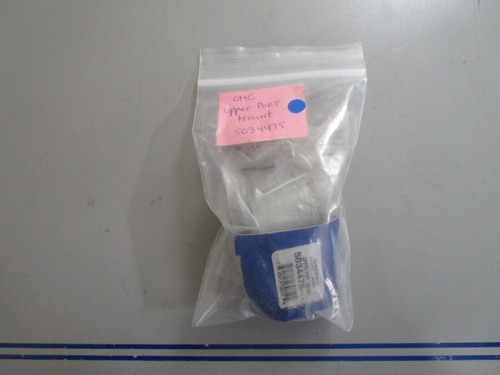 *NEW OEM* 0810 OMC Johnson Evinrude Upper Port Mount 5034475