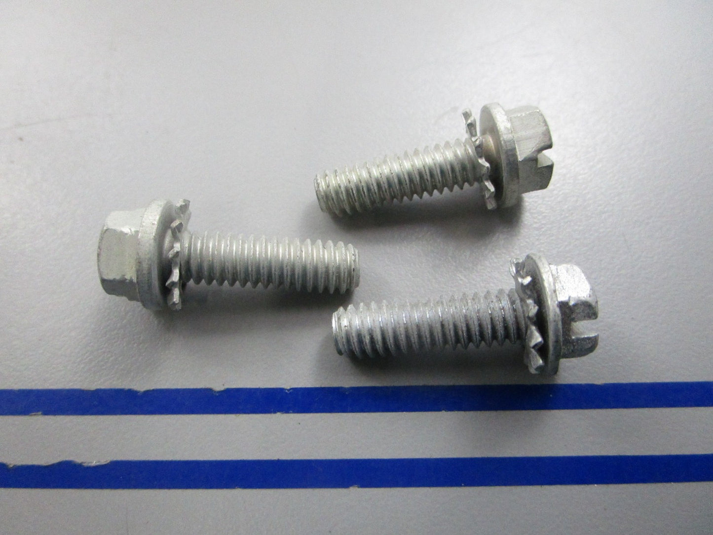 NEW OEM (LOT OF 3) 303591 0303591 OMC Johnson Evinrude Screw 0810