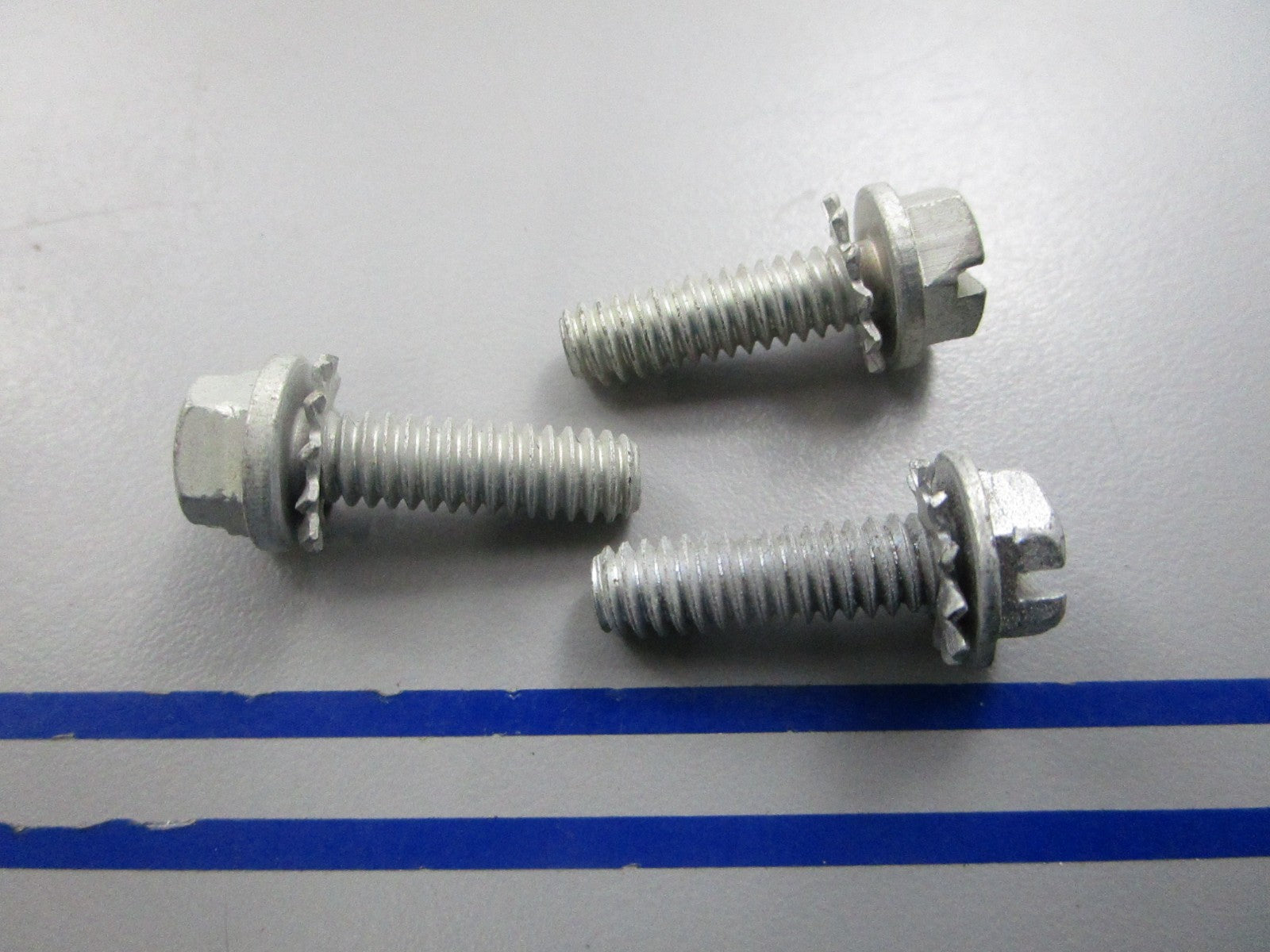 NEW OEM (LOT OF 3) 303591 0303591 OMC Johnson Evinrude Screw 0810