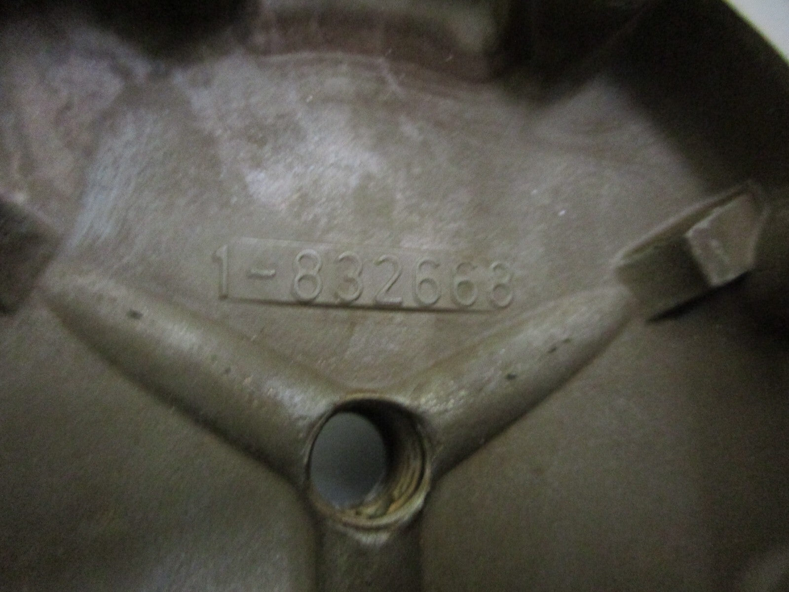 *NEW OEM* 0820 Volvo Penta Cover 832667