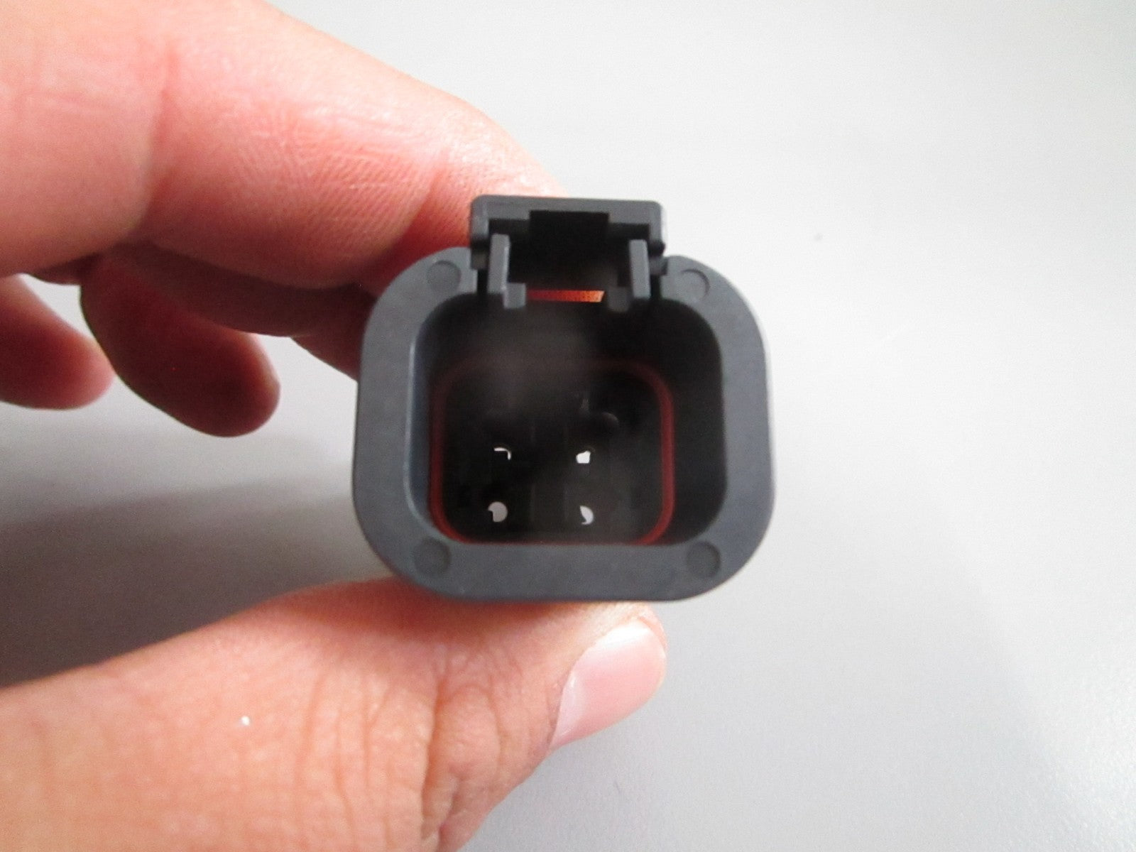 NEW OEM 72604-01BK Harley-Davidson 4-Wy Black Pin Housing 0820