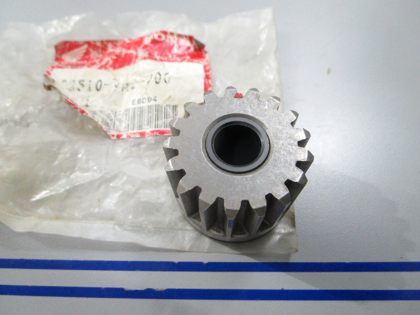 *NEW OEM* 0810 Honda Sprocket 23510-VA2-700