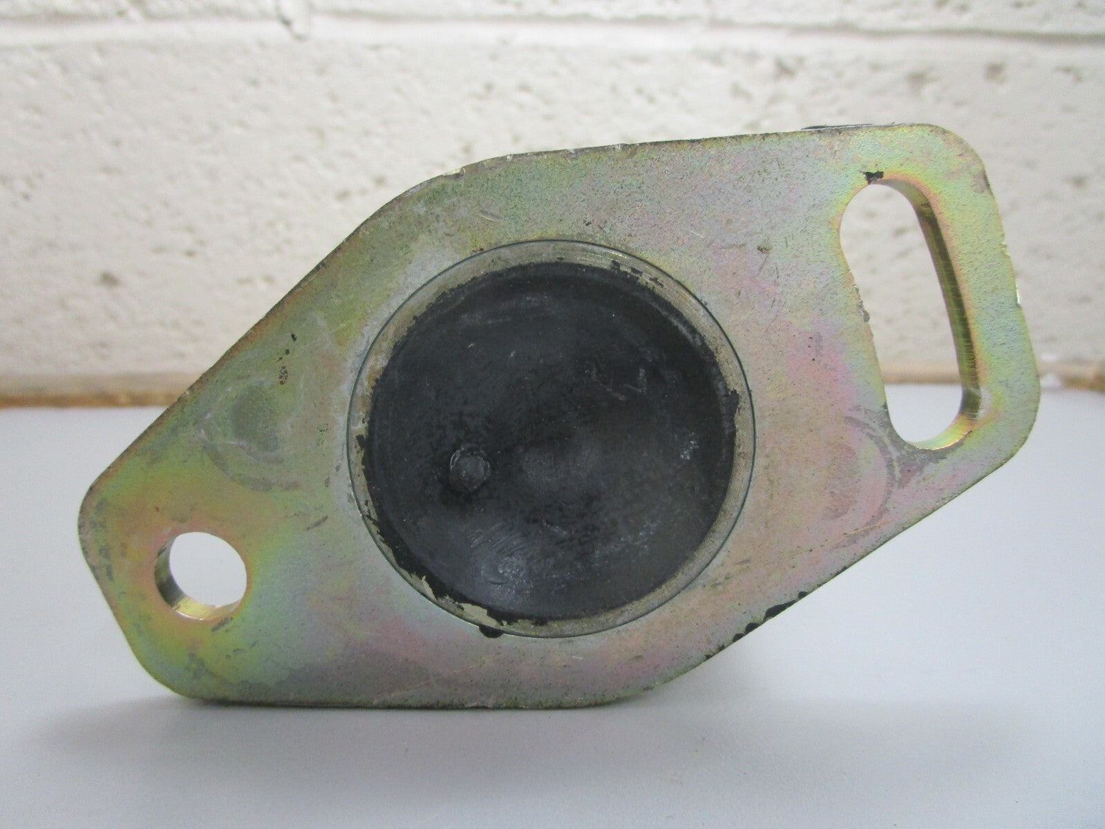 *NEW OEM* 0820 Volvo Penta Rubber Cushion 829646