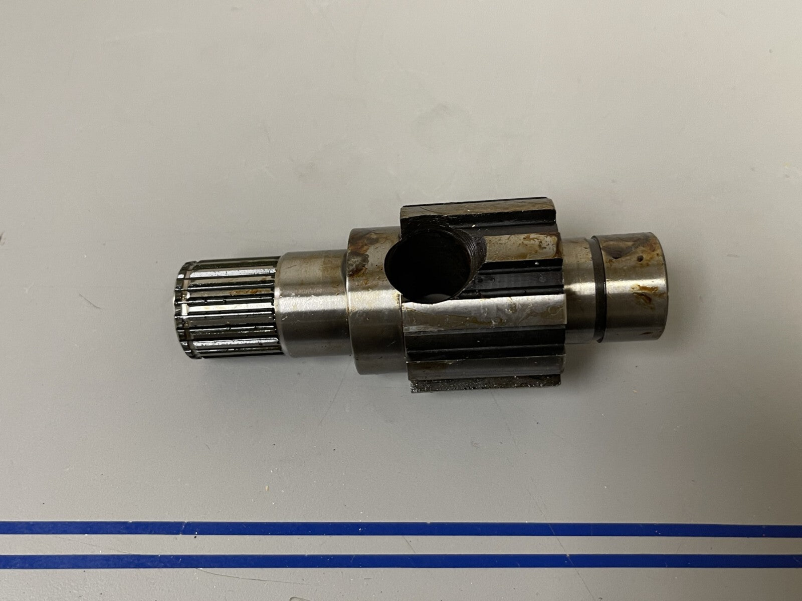 *NEW OEM* 0670 Johnson Evinrude Tilt Clutch Shaft 983303 0983303