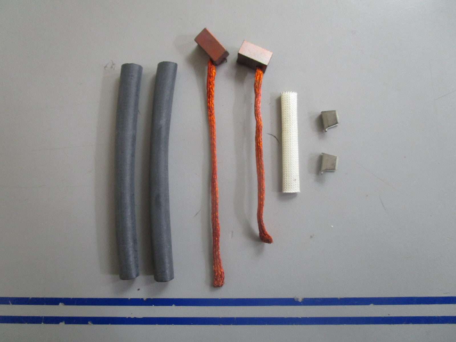 *NEW OEM* 0810 OMC Johnson Evinrude Brush Set 398258 0398258