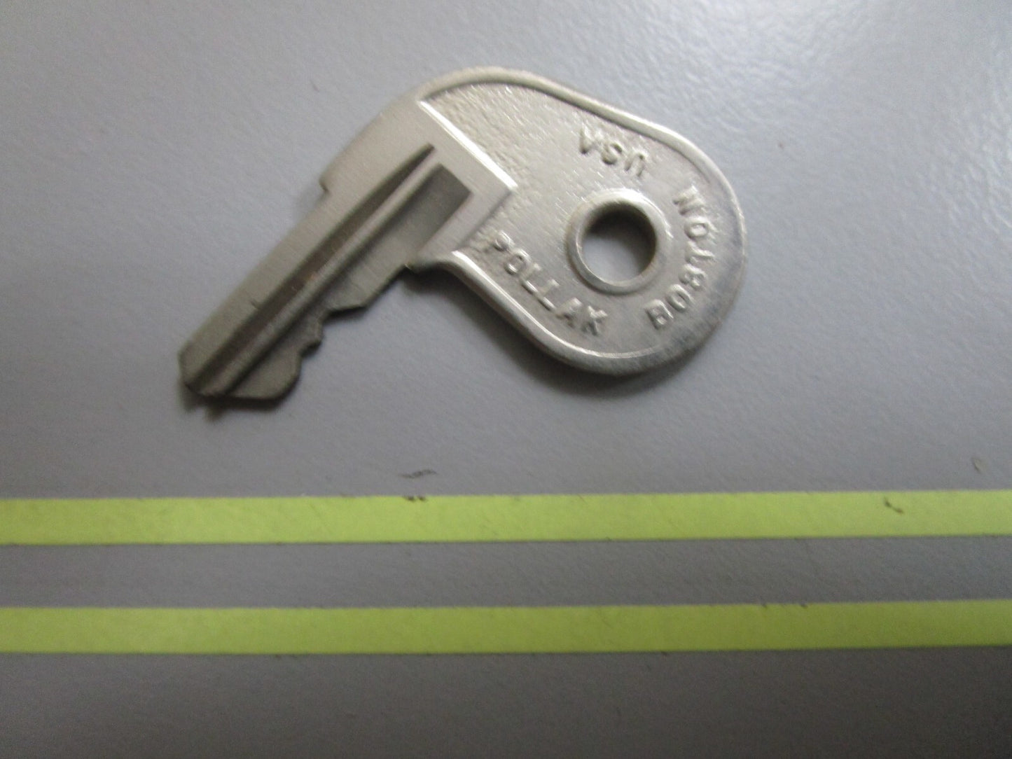 *NEW OEM* 0810 OMC Johnson Evinrude Ignition Key 73-19 501784 0501784