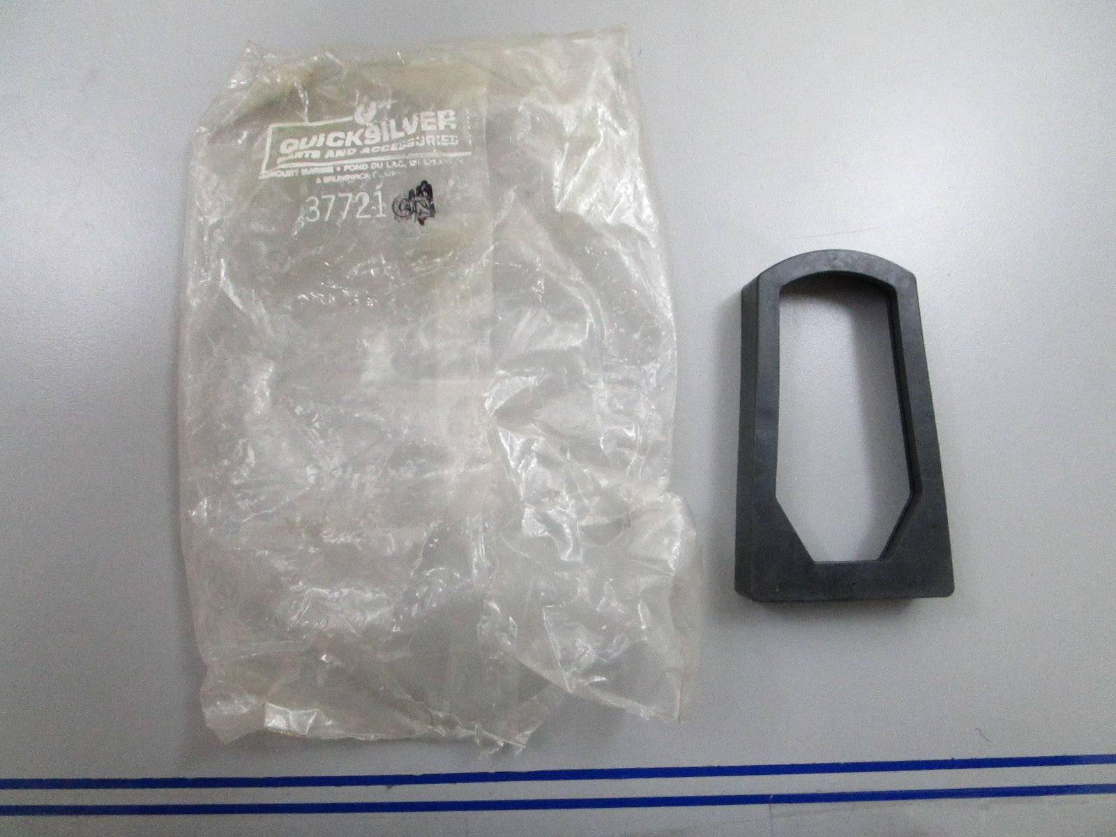 *NEW OEM* 0810 Mercury Quicksilver Seal 37721
