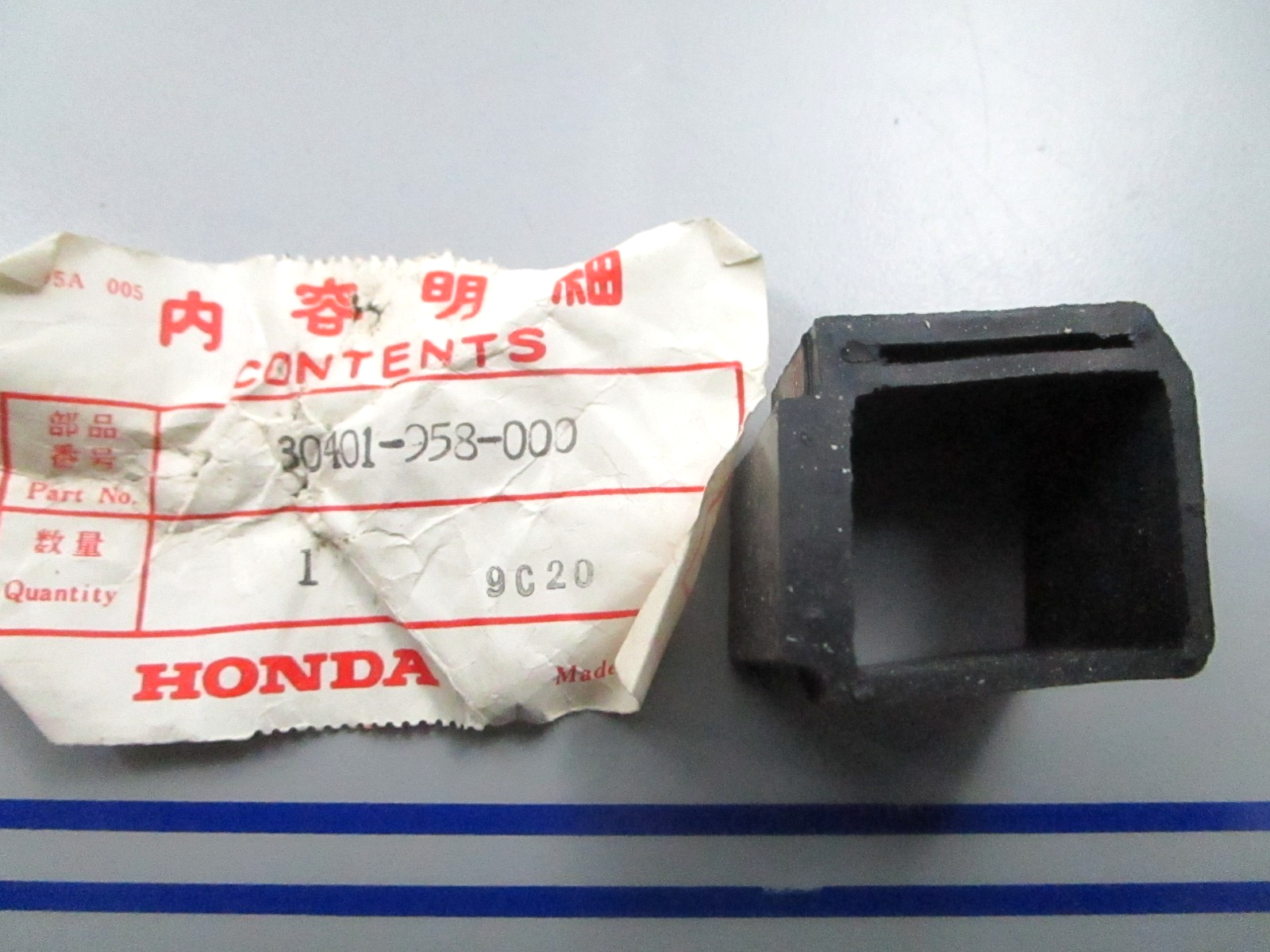 *NEW OEM* 0810 Honda Rubber 30401-958-000