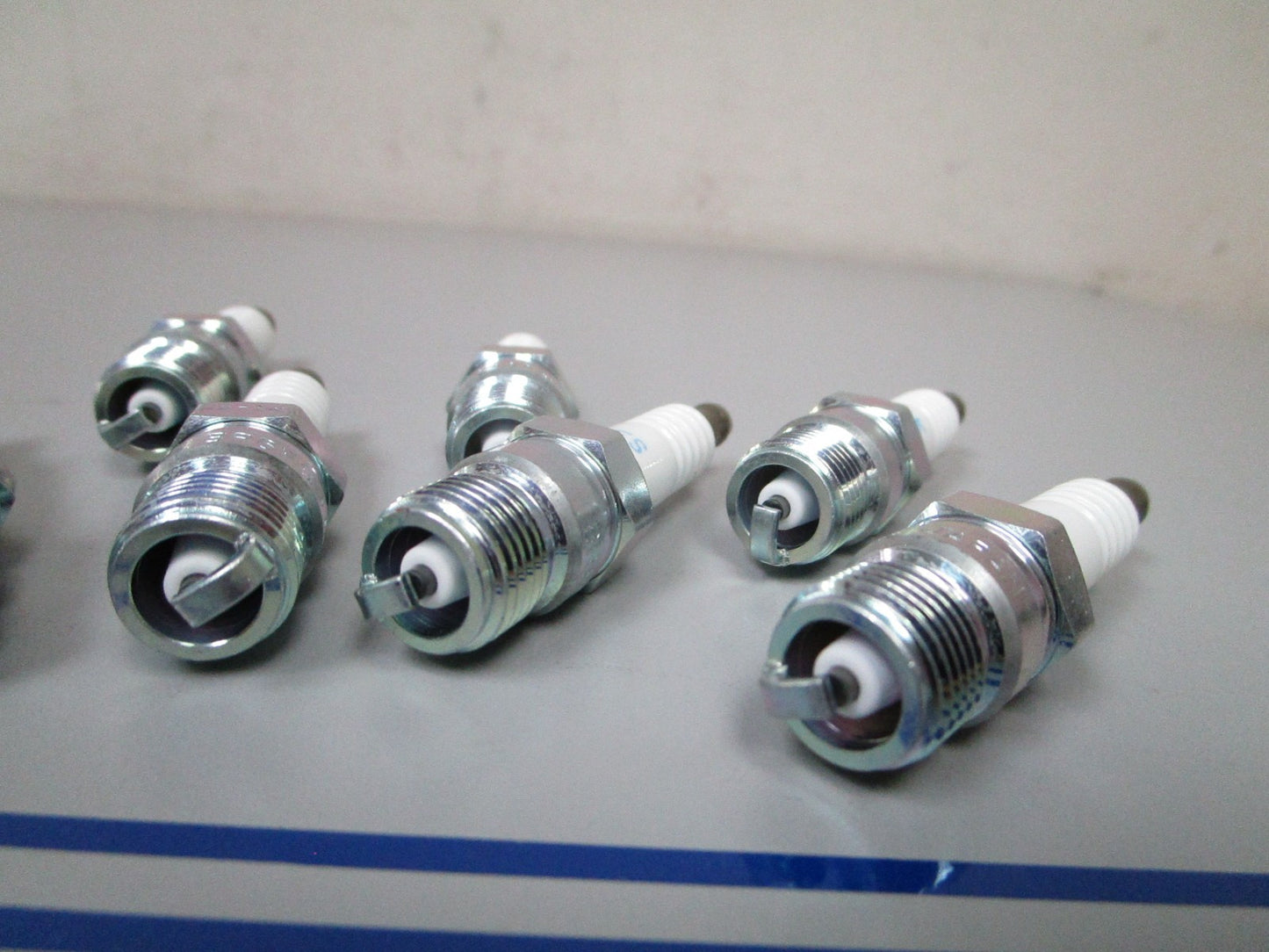 NEW OEM BR6FS NGK Spark Plug (LOT OF 8) 0720