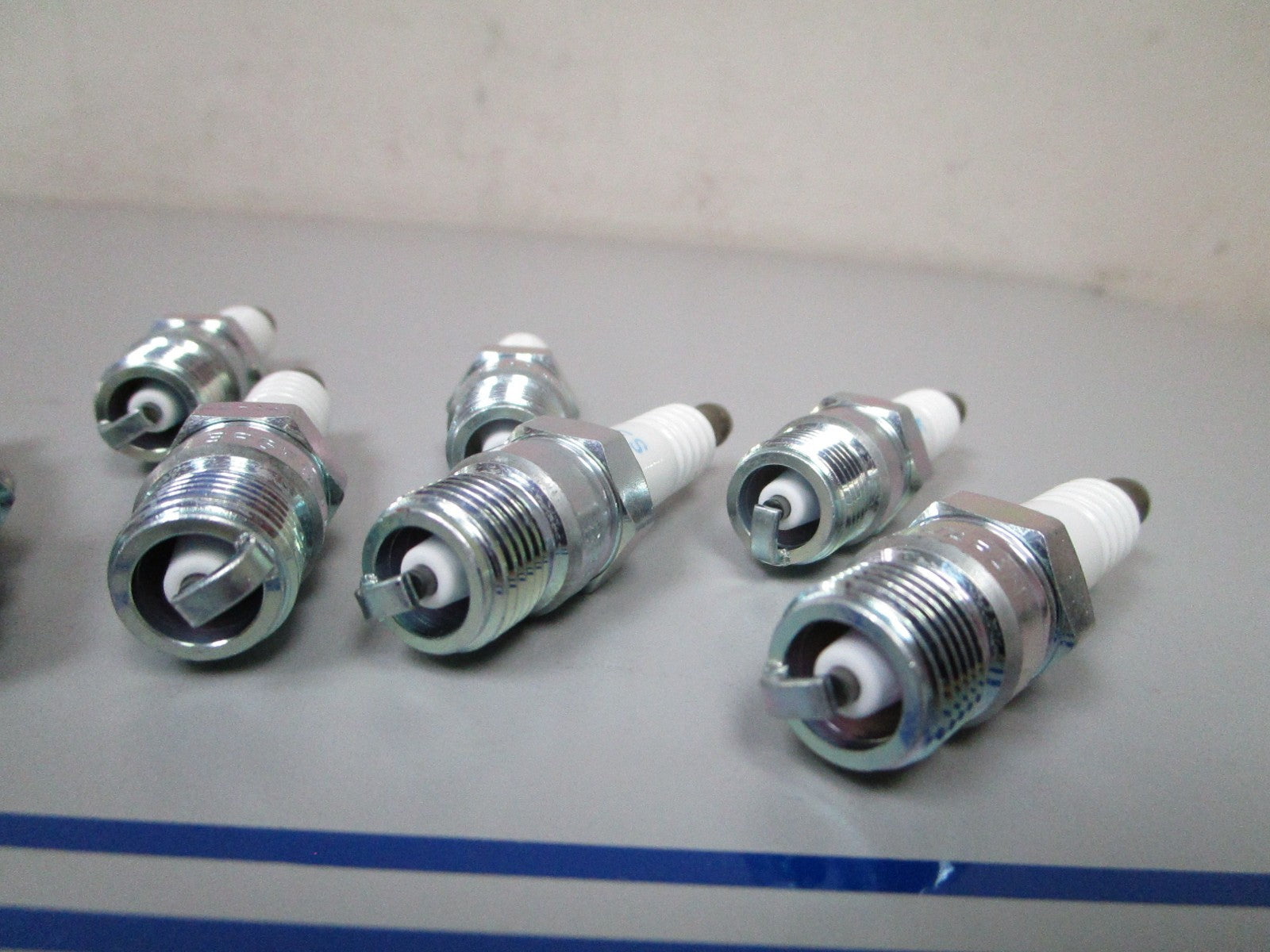 NEW OEM BR6FS NGK Spark Plug (LOT OF 8) 0720