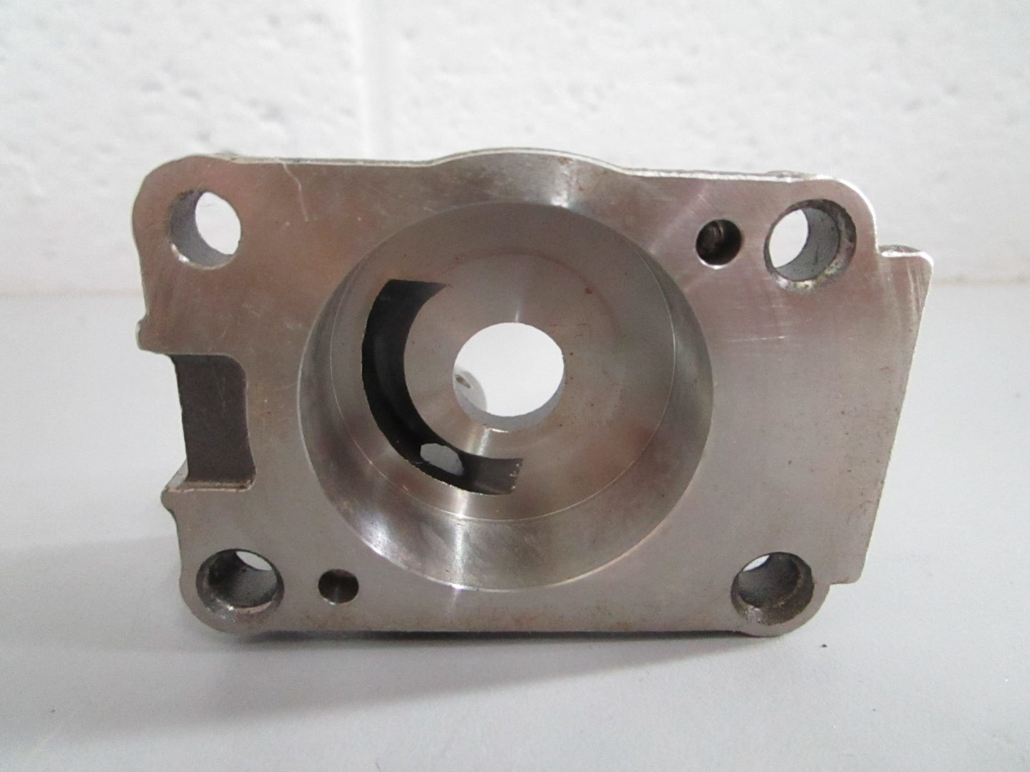 NEW OEM 17411-98504 Suzuki Water Pump Case 0820
