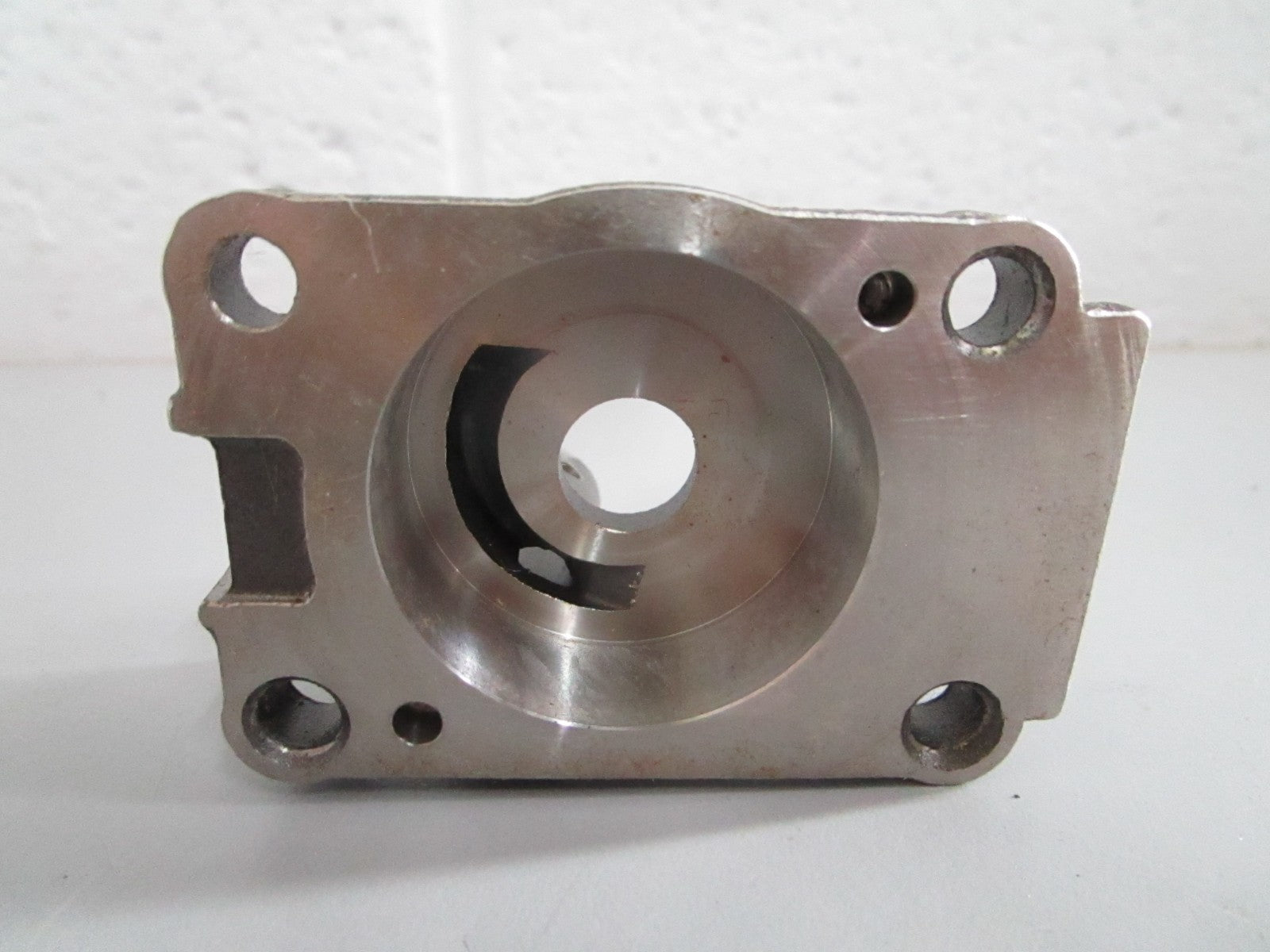 NEW OEM 17411-98504 Suzuki Water Pump Case 0820