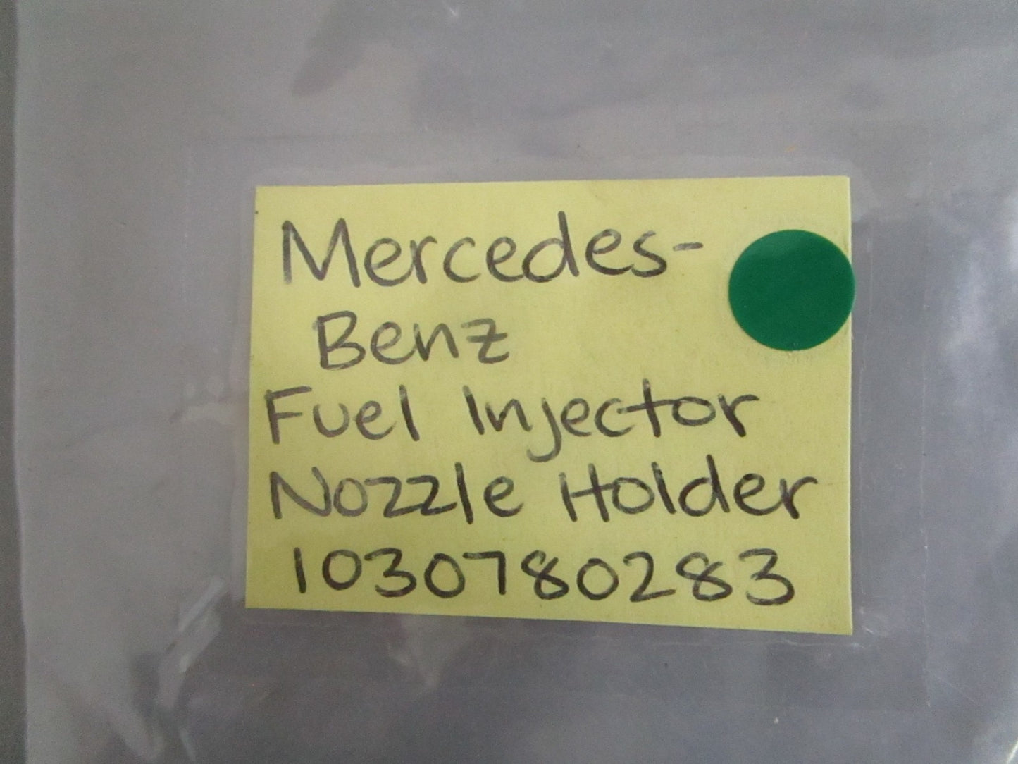 NEW OEM 1030780283 Mercedes-Benz Fuel Injector Nozzle Holder 0820