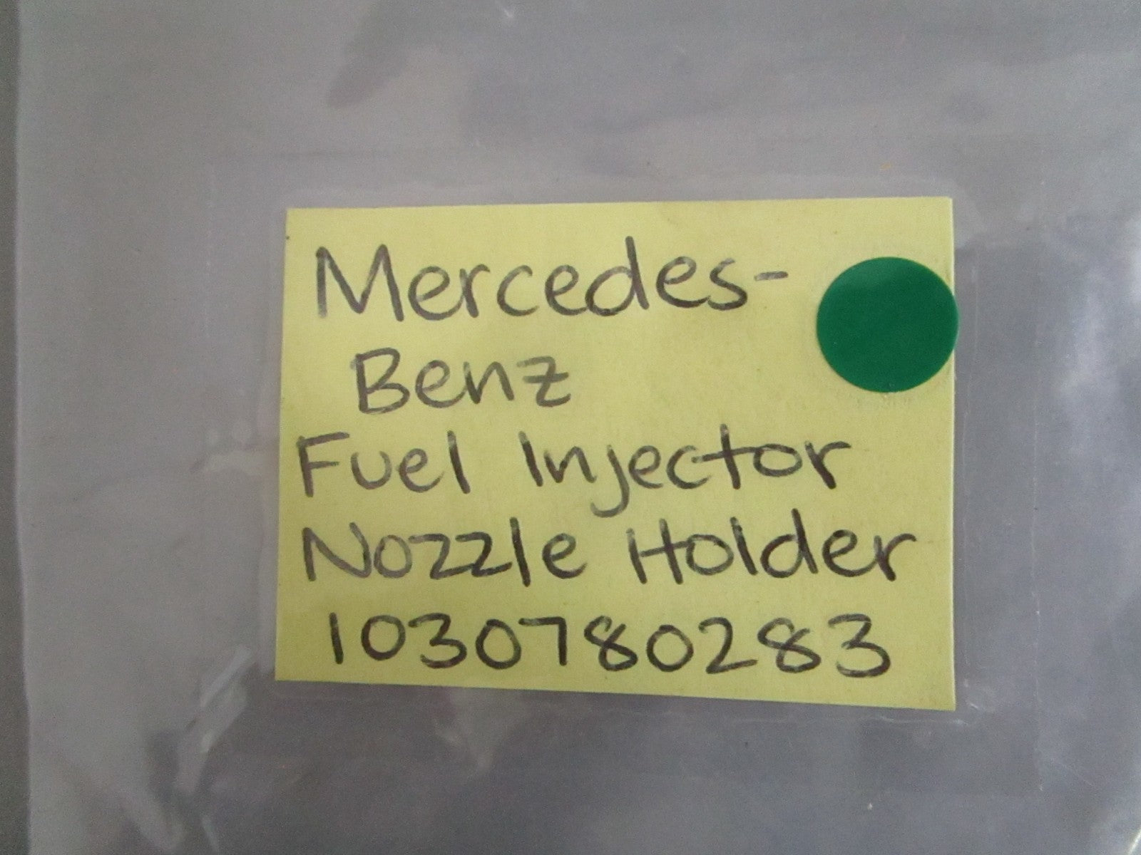 NEW OEM 1030780283 Mercedes-Benz Fuel Injector Nozzle Holder 0820