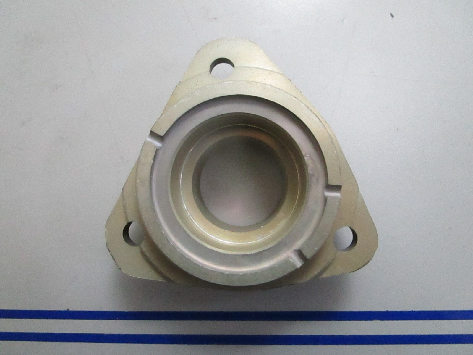 *NEW OEM* 0820 OMC Johnson Evinrude Crankcase Head 335498 0335498