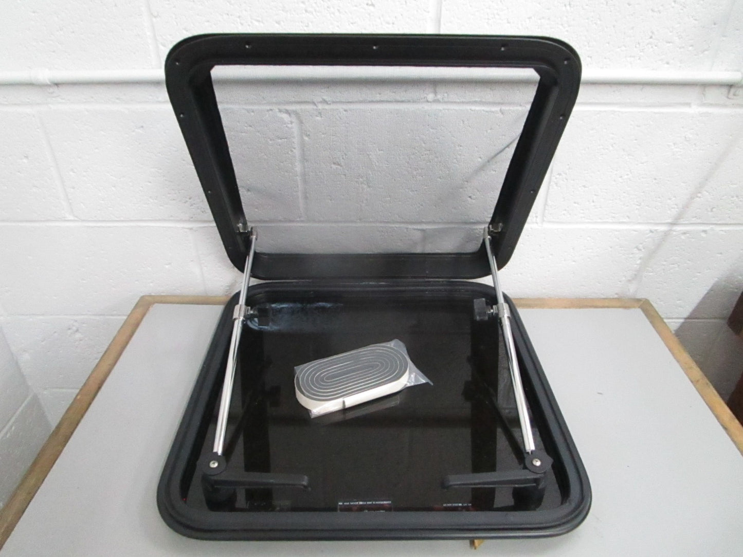 *NEW OEM* 0820 Taylor Made 19.25×19.25 Access and Ventilation Hatch 188712