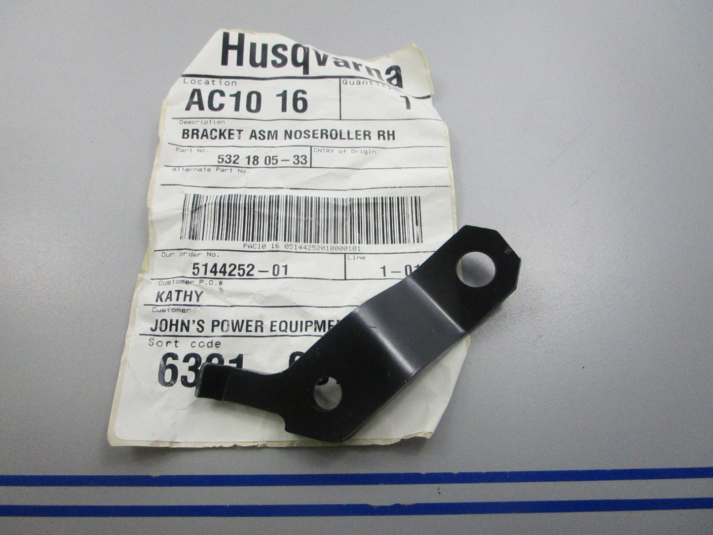 NEW OEM 532180533 Husqvarna Noseroller RH Bracket Assembly 0810